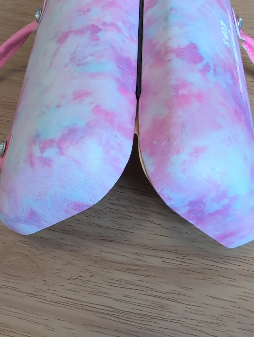 Tommy Bahama Kids Pink Tie-Dye Eyewear Pouch with Glossy Handle